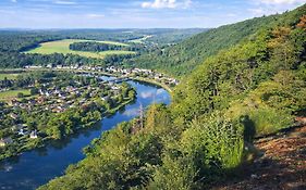 Gite: A La Courbe Du Fleuve